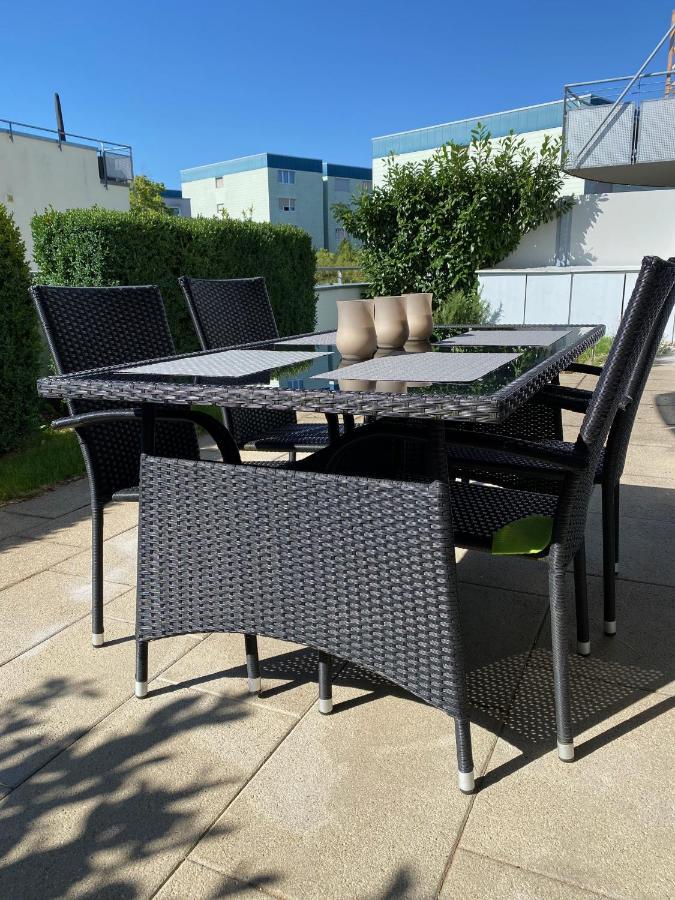 3 Zimmer Apartment In S-Bahn Naehe, 76 Qm, Max 5 Pers, 30Qm Dachterasse, Garage, Internet 1000 Mbit Gärtringen Esterno foto