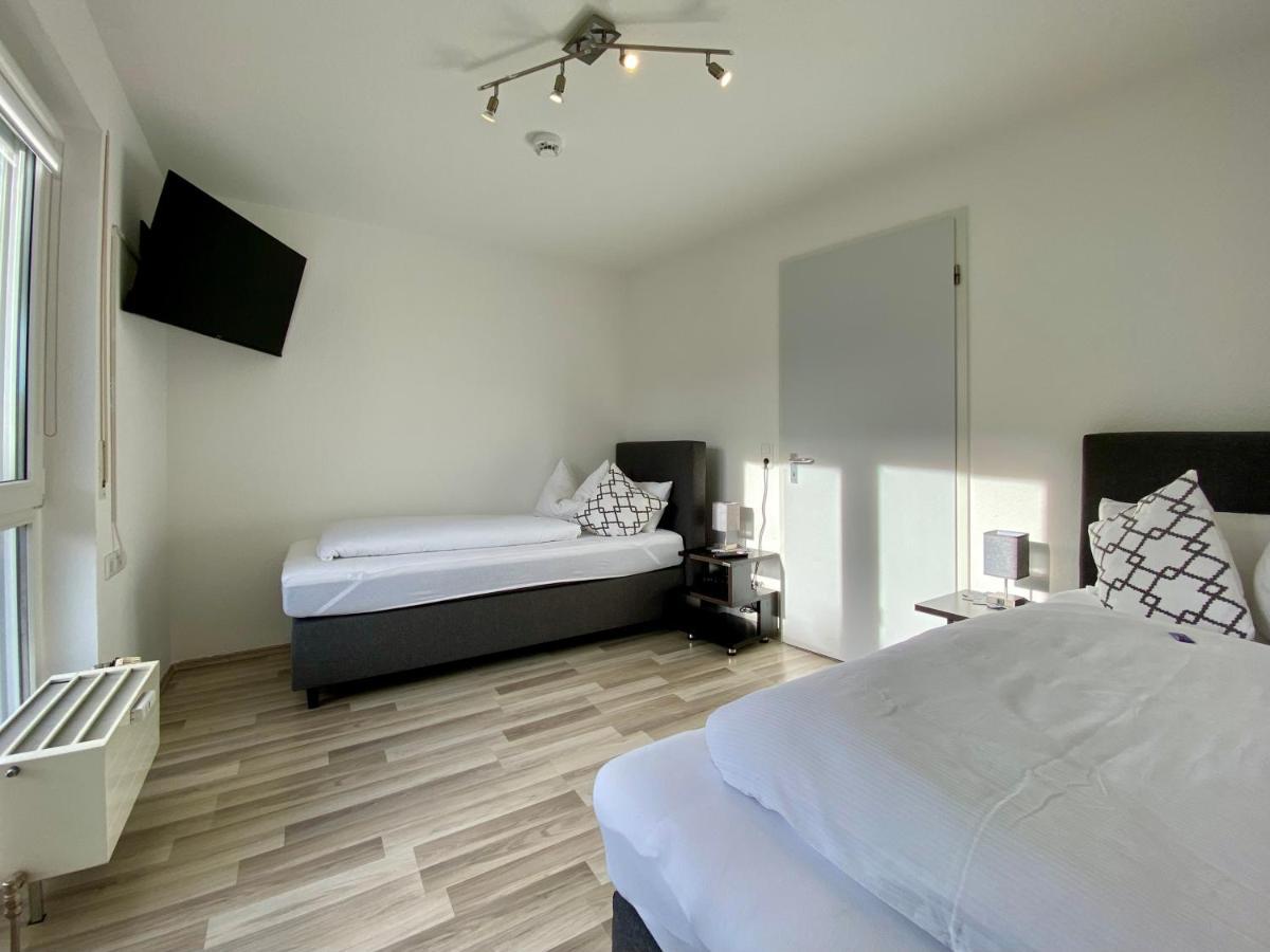 3 Zimmer Apartment In S-Bahn Naehe, 76 Qm, Max 5 Pers, 30Qm Dachterasse, Garage, Internet 1000 Mbit Gärtringen Esterno foto