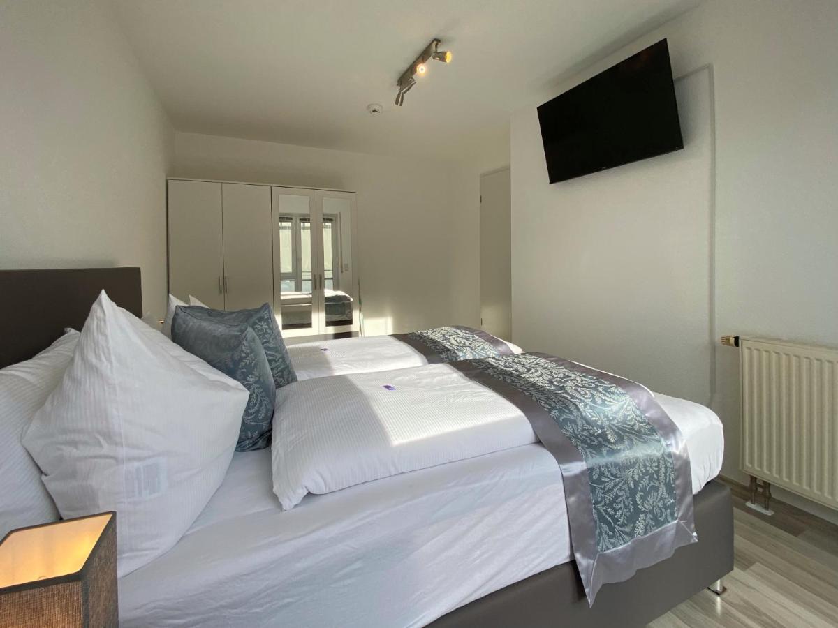 3 Zimmer Apartment In S-Bahn Naehe, 76 Qm, Max 5 Pers, 30Qm Dachterasse, Garage, Internet 1000 Mbit Gärtringen Esterno foto