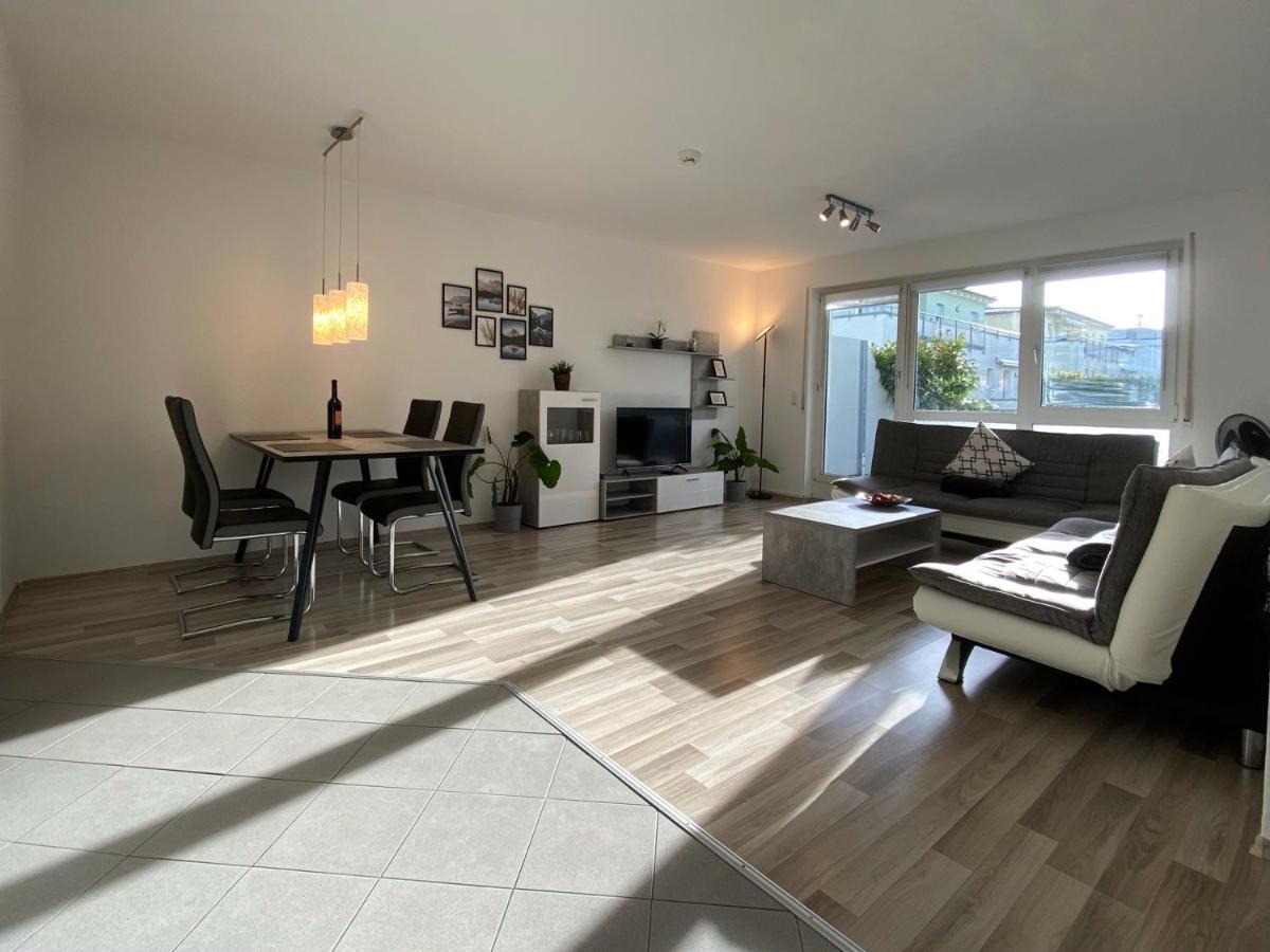 3 Zimmer Apartment In S-Bahn Naehe, 76 Qm, Max 5 Pers, 30Qm Dachterasse, Garage, Internet 1000 Mbit Gärtringen Esterno foto