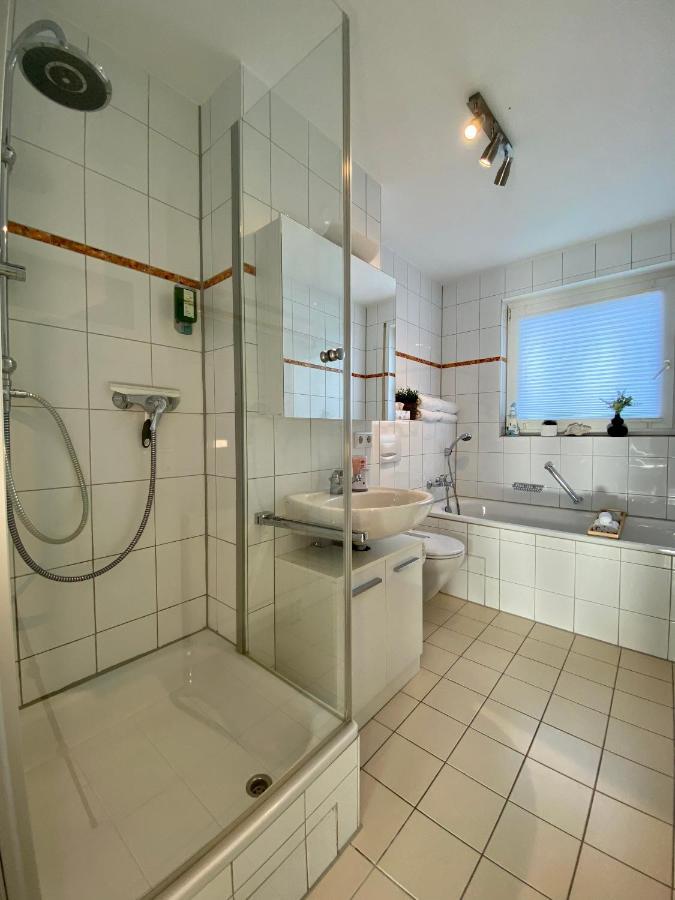 3 Zimmer Apartment In S-Bahn Naehe, 76 Qm, Max 5 Pers, 30Qm Dachterasse, Garage, Internet 1000 Mbit Gärtringen Esterno foto