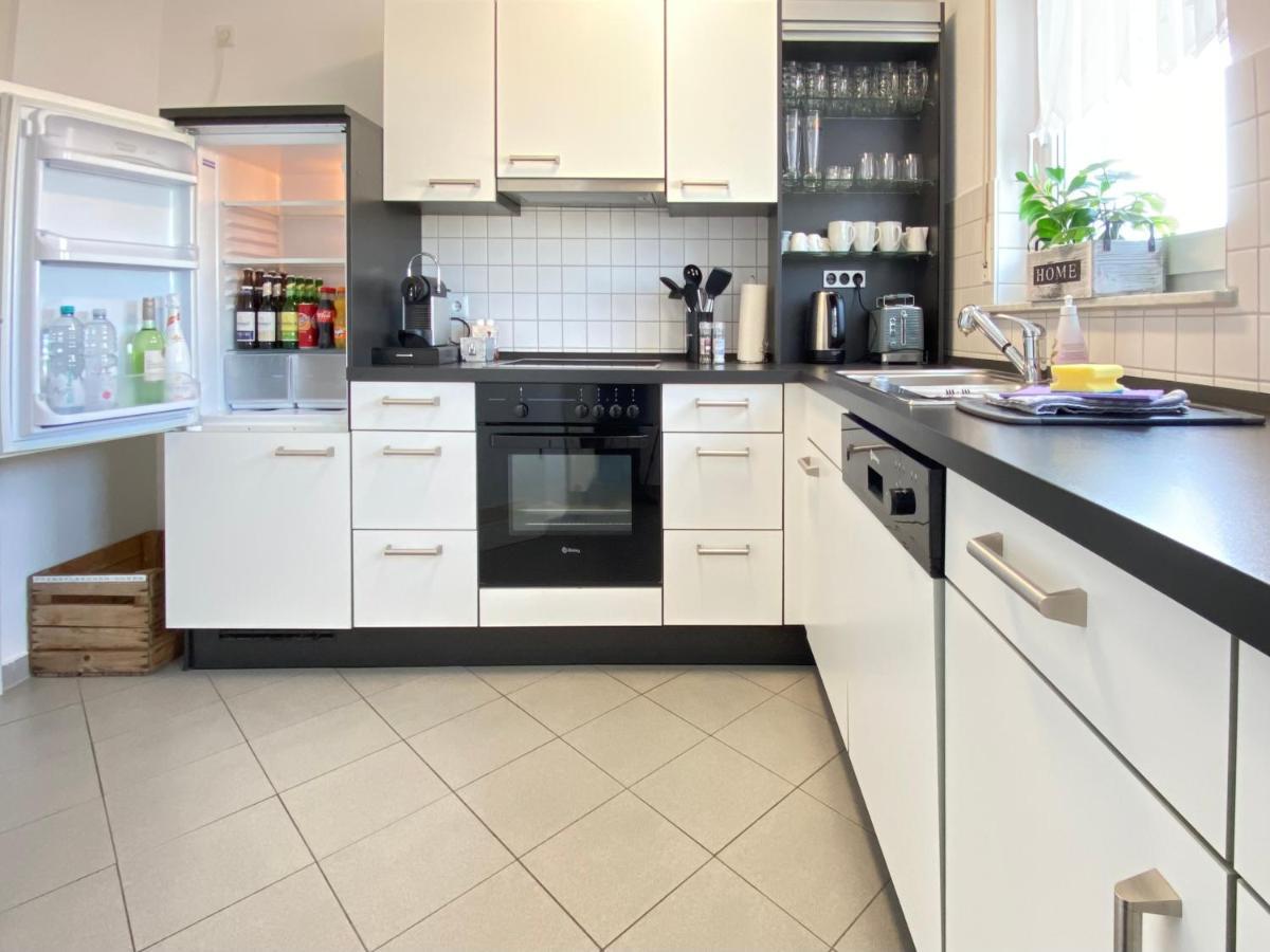 3 Zimmer Apartment In S-Bahn Naehe, 76 Qm, Max 5 Pers, 30Qm Dachterasse, Garage, Internet 1000 Mbit Gärtringen Esterno foto